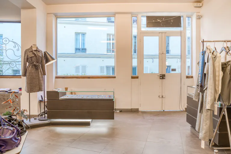 Modern Showroom in Le Marais - Image 4