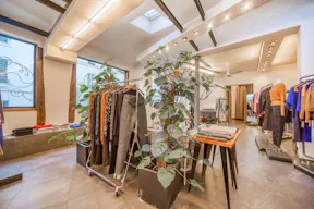 Modern Showroom in Le Marais - Image 7