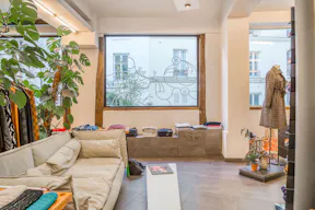 Modern Showroom in Le Marais - Image 8