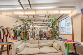 Modern Showroom in Le Marais - Image 9