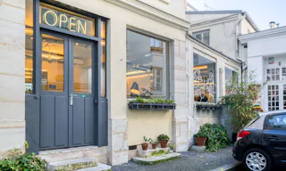 Modern Showroom in Le Marais - Image 11