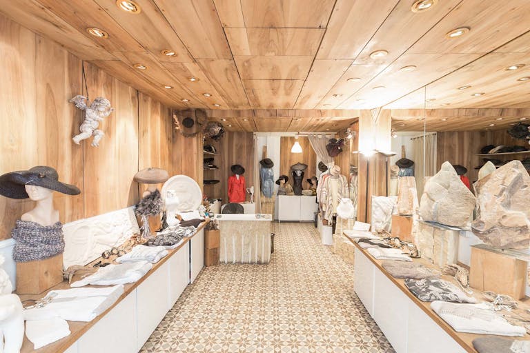 Unique Le Marais Retail Space - Image 1