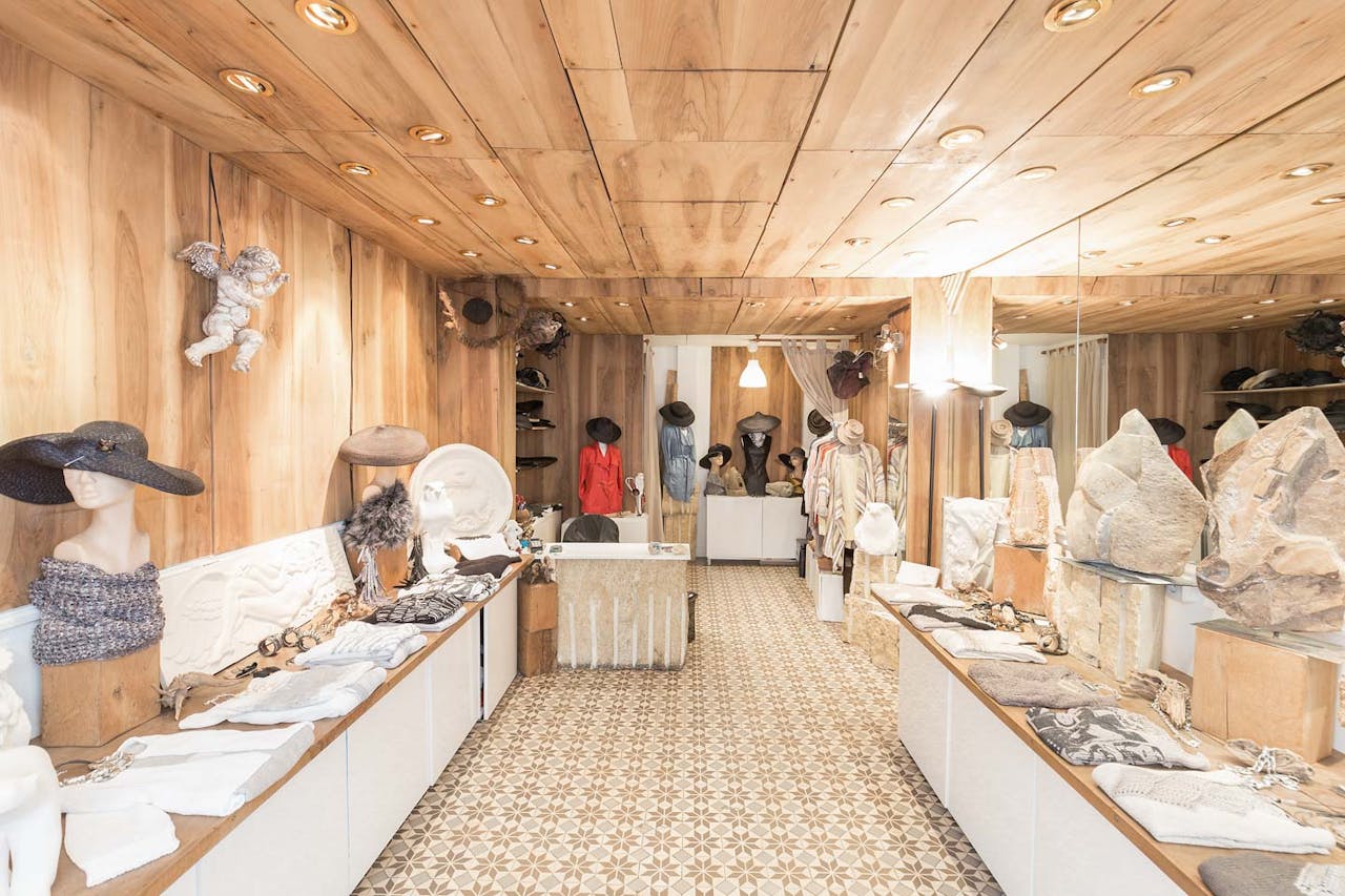 Unique Le Marais Retail Space - Image 1