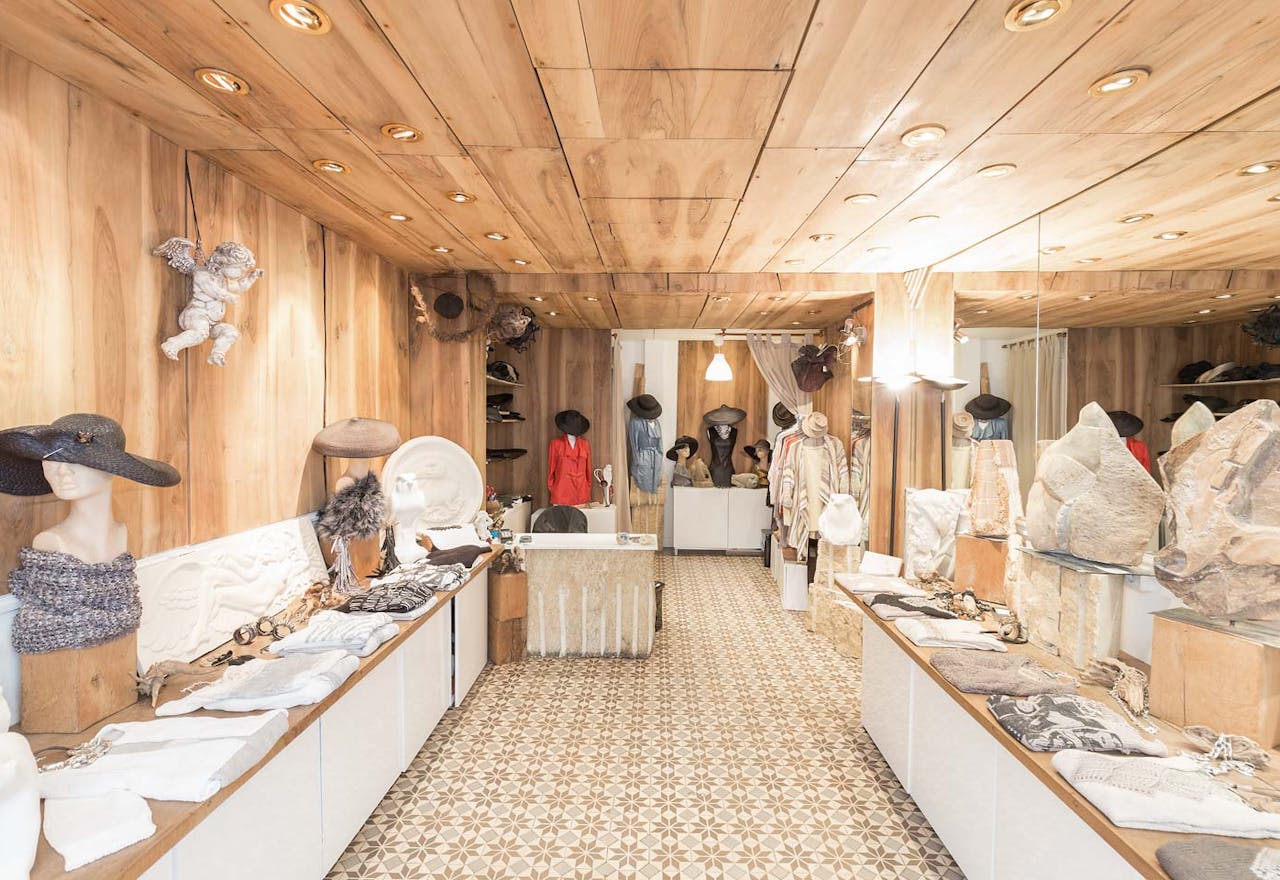 Unique Le Marais Retail Space - Image 1