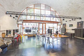 Amazing Retail Space in Bastille - Image 1