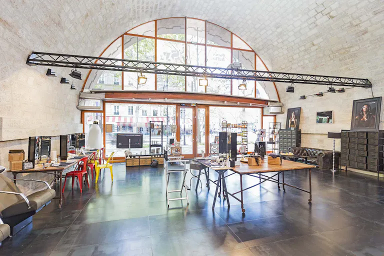 Amazing Retail Space in Bastille - Image 1