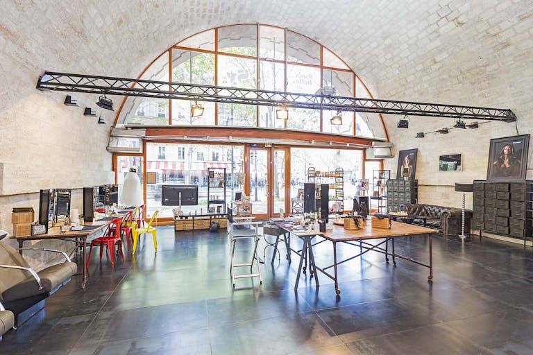 Amazing Retail Space in Bastille - Image 1