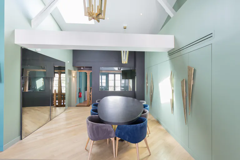 Gorgeous Showroom in Paris 8th - Image 4