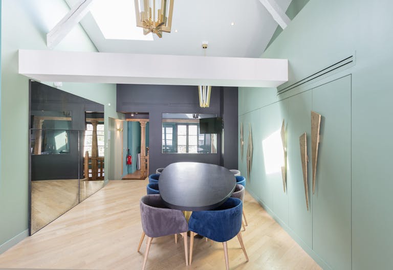 Gorgeous Showroom in Paris 8th - Image 4