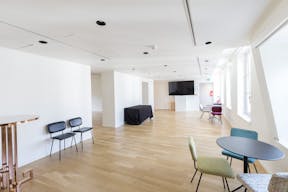 Gorgeous Showroom in Paris 8th - Image 9