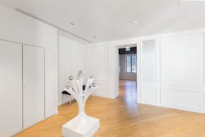 Gorgeous Showroom in Paris 8th - Image 10