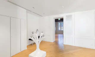 Gorgeous Showroom in Paris 8th - Image 10
