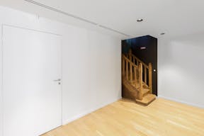 Gorgeous Showroom in Paris 8th - Image 12