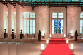 Gorgeous Showroom in Paris 8th - Image 16