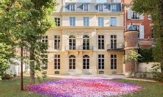 Gorgeous Showroom in Paris 8th - Image 17