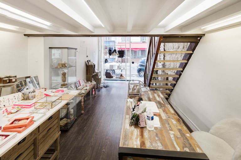 Charming Shop in Le Marais - Image 1