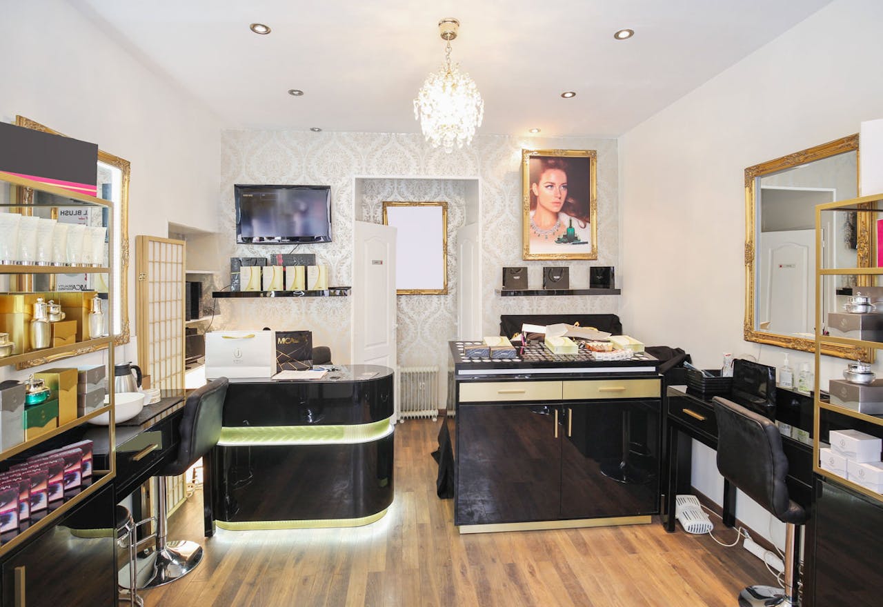 Pop-Up Shop in Le Marais - Image 1