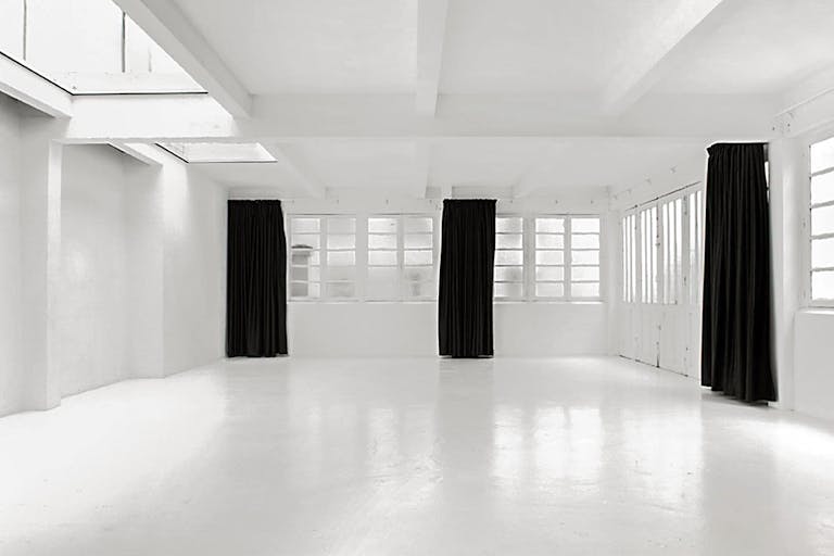 Showroom in Invalides - Image 2