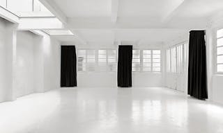 Showroom in Invalides - Image 2