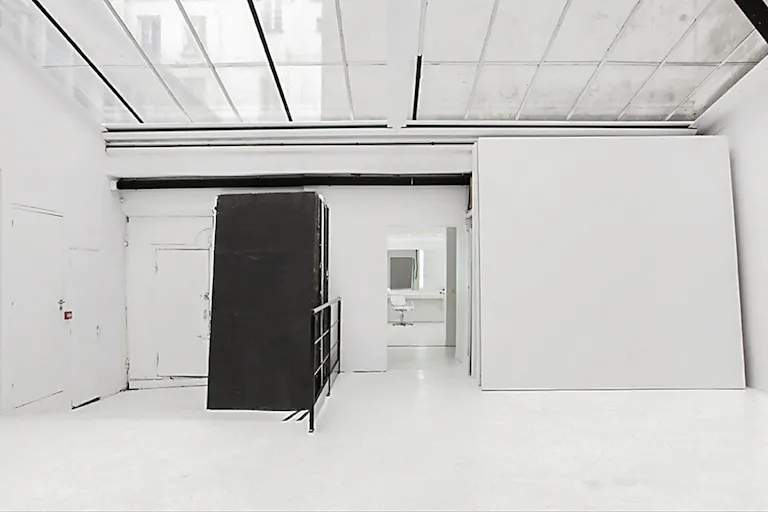 Showroom in Invalides - Image 3