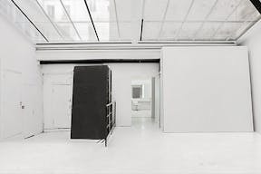 Showroom in Invalides - Image 3