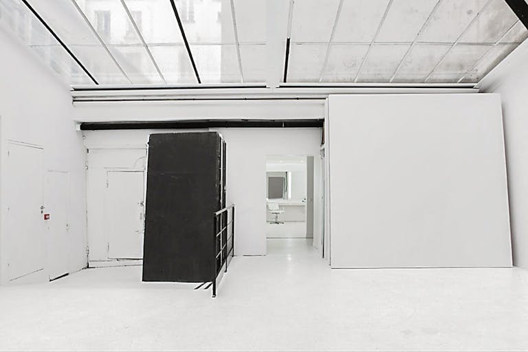 Showroom in Invalides - Image 3