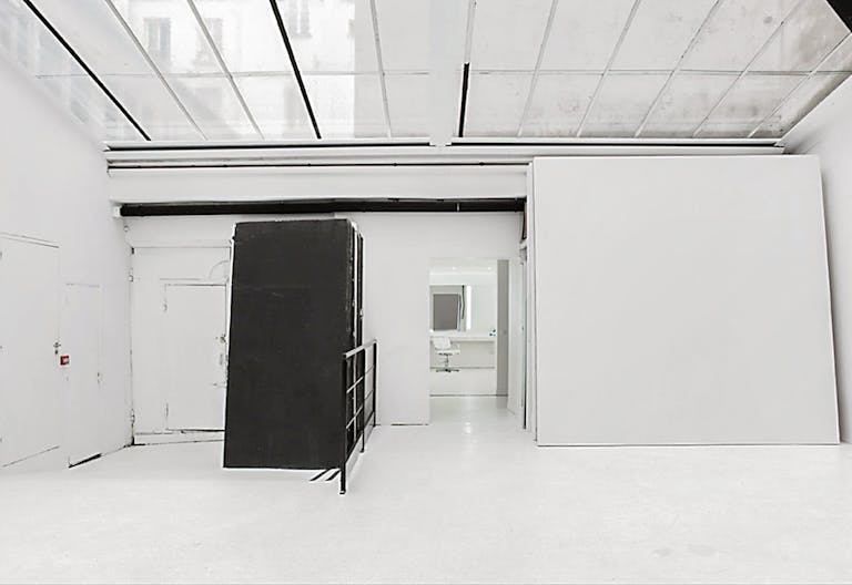 Showroom in Invalides - Image 3