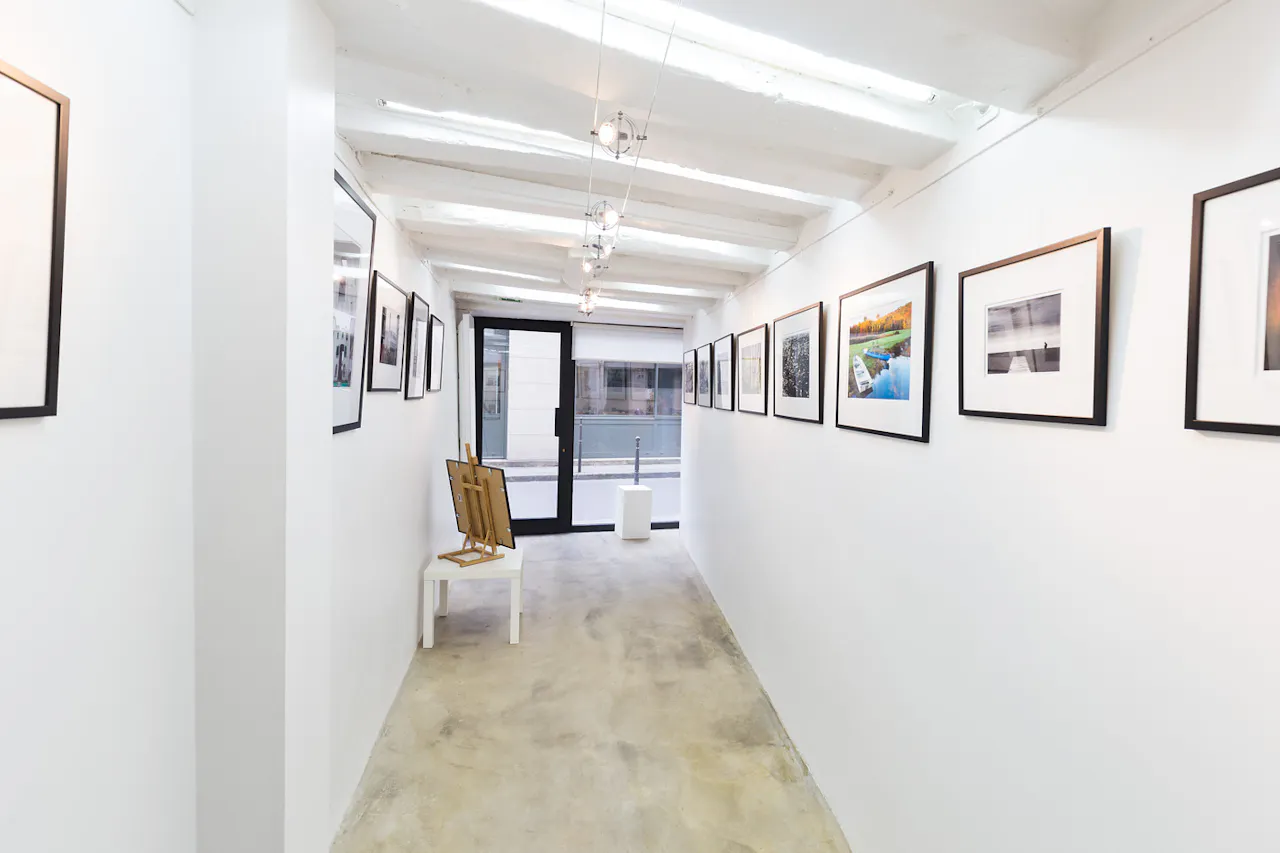 Cosy Art Gallery in Le Marais - Image 0