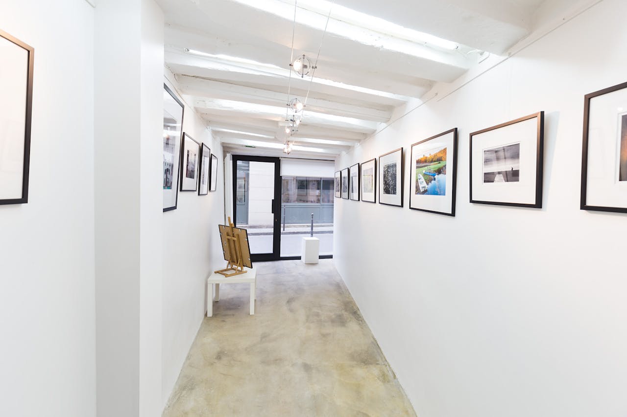 Cosy Art Gallery in Le Marais - Image 0