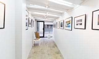 Cosy Art Gallery in Le Marais - Image 0