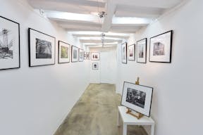 Cosy Art Gallery in Le Marais - Image 2