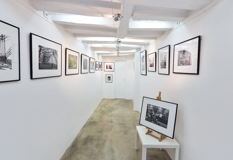 Cosy Art Gallery in Le Marais - Image 2