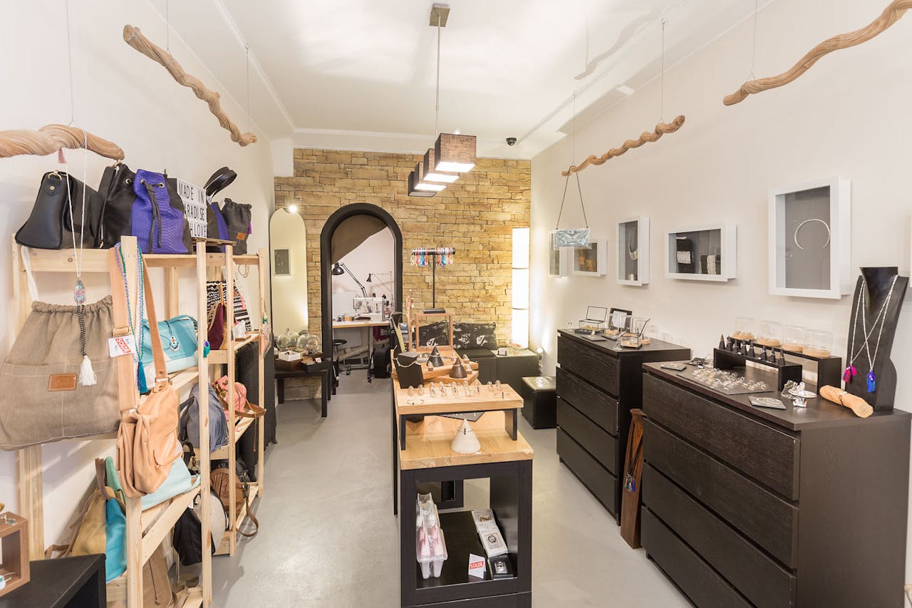 Cosy Boutique in Pigalle - Image 1