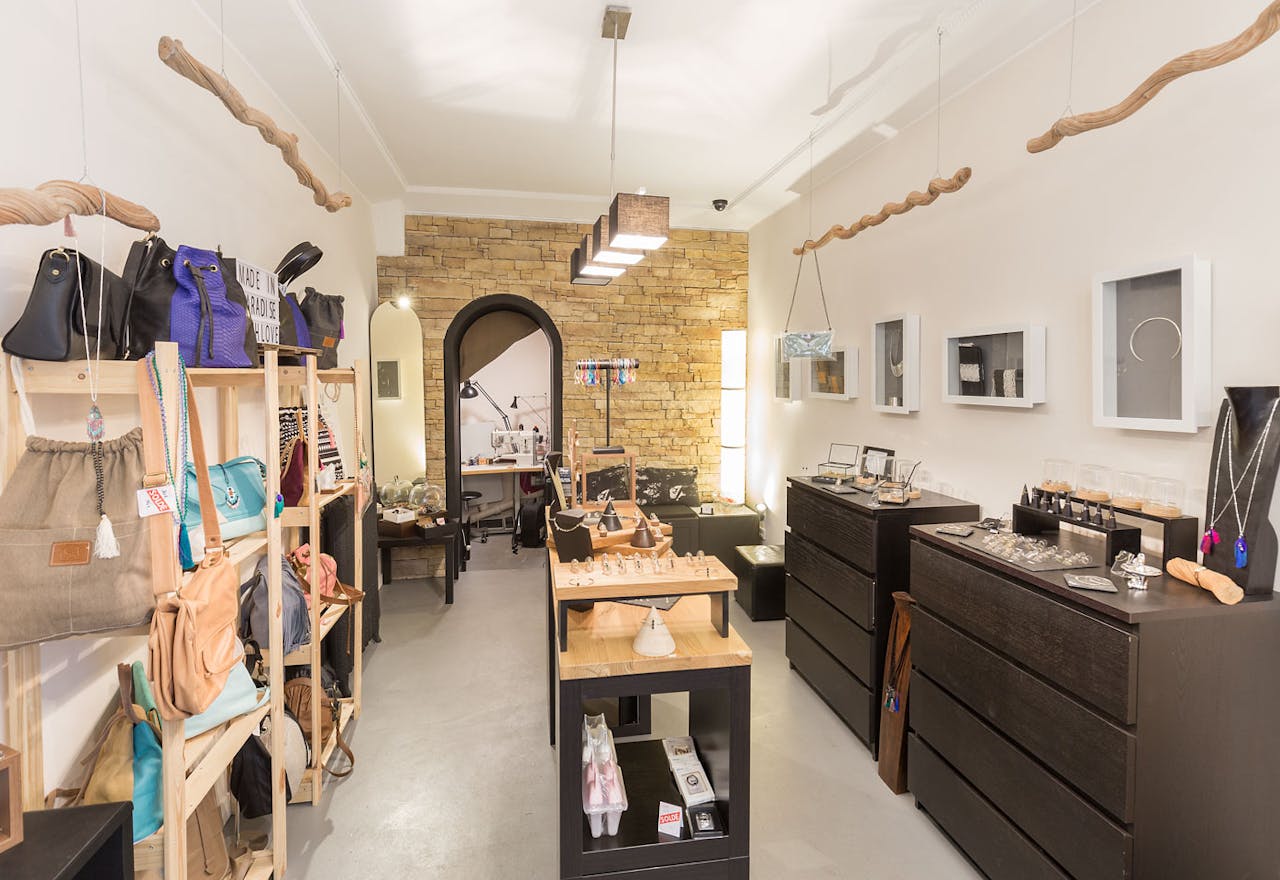 Cosy Boutique in Pigalle - Image 1