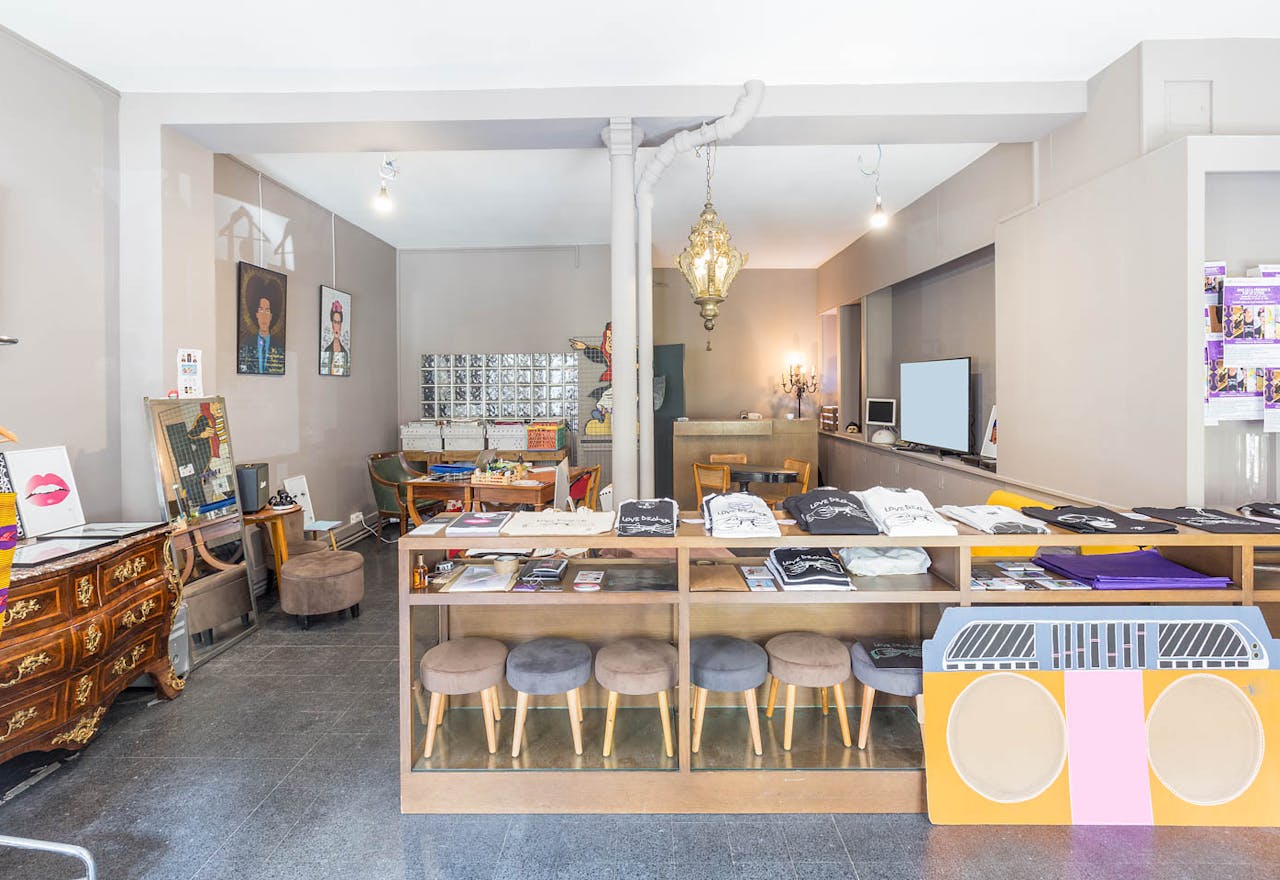 Pop-Up Store Near Saint Marcel - Image 1