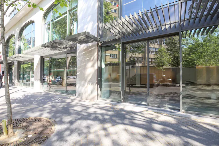 Premium Art Space in Paris 11th - Image 3