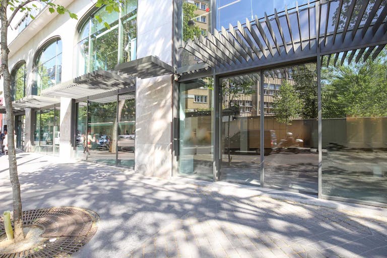 Premium Art Space in Paris 11th - Image 3