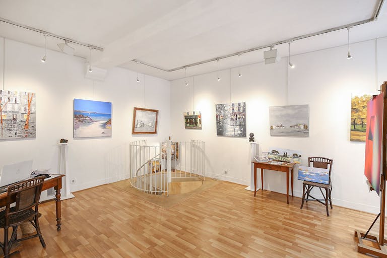 Historic Gallery in Palais Royal - Image 2