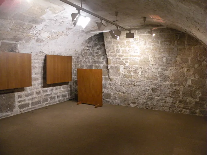 Historic Gallery in Palais Royal - Image 4
