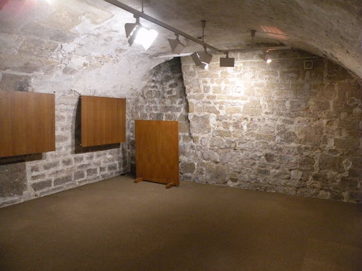 Historic Gallery in Palais Royal - Image 4