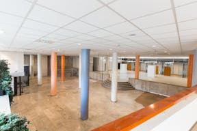 Unique Shop in Center - Image 0