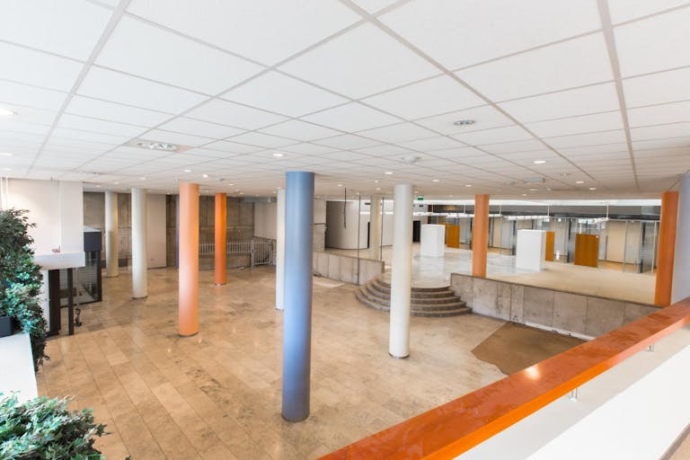 Unique Shop in Center - Image 0