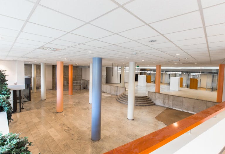 Unique Shop in Center - Image 0