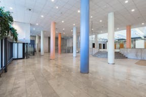 Unique Shop in Center - Image 1