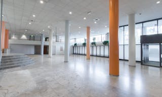 Unique Shop in Center - Image 2