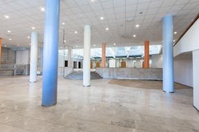 Unique Shop in Center - Image 3