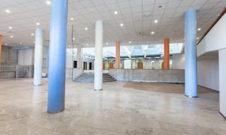 Unique Shop in Center - Image 3