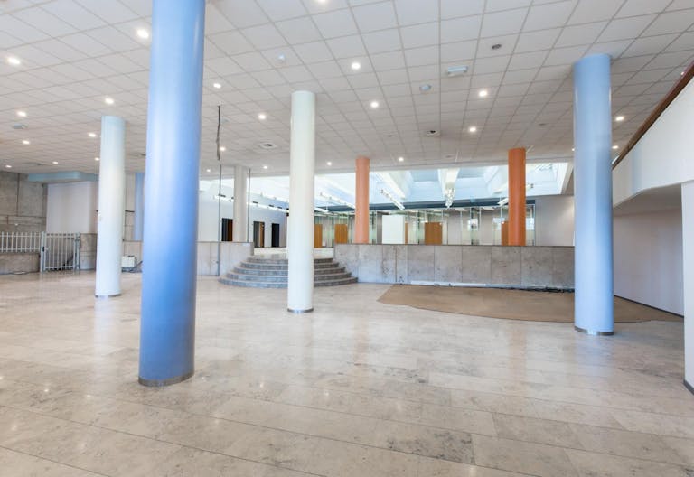 Unique Shop in Center - Image 3