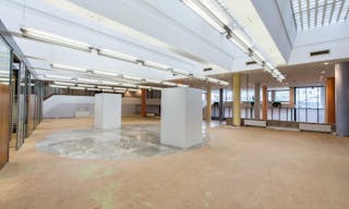 Unique Shop in Center - Image 4