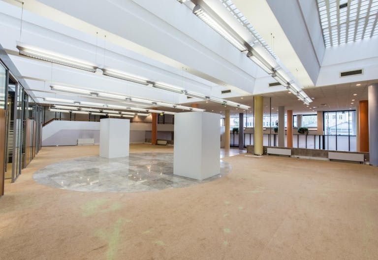 Unique Shop in Center - Image 4